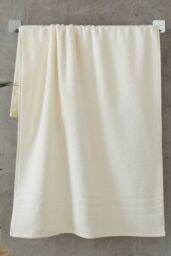 Catherine Lansfield 'Zero Twist' Bath Towel in Cream - thumbnail 1