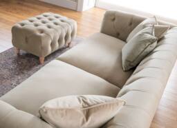 The Great Sofa Company Kensington 3-Seater Velvet Chesterfield Sofa in Cream - Size: 3 Seater - thumbnail 5