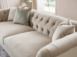 The Great Sofa Company Kensington 3-Seater Velvet Chesterfield Sofa in Cream - Size: 3 Seater - thumbnail 4