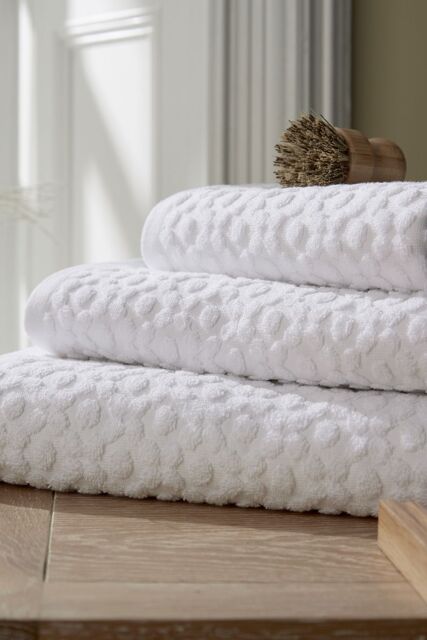 Murmur 'Fae Sculpted' Cotton Towel in White - Size: Bath Sheet - image 1