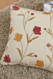 Curtina 'Juliette' Jacquard Filled Cushion in Red - Size: 43 cm x 43 cm - thumbnail 4