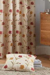 Curtina 'Juliette' Jacquard Filled Cushion in Red - Size: 43 cm x 43 cm - thumbnail 3