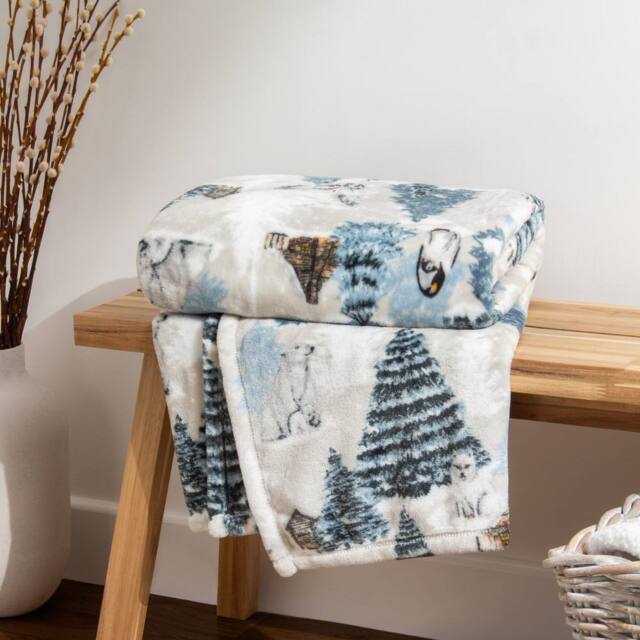 Furn Arcticus Christmas Soft Fleece Throw in White - Size: 130 cm x 150 cm - image 1