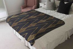 Benjamin Tate Design Gold Geometreic Lines Blanket in Natural - Size: 120 cm x 150 cm - thumbnail 3