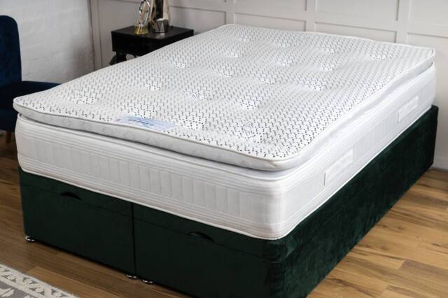 UK Bed Furniture Oxford Pillowtop Mattress in White - Size: Single - image 1