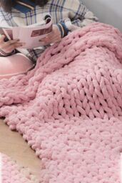 Living and Home Chunky Knit Throw Blanket 80x100cm in Baby Pink - Size: 80x100 cm - thumbnail 3