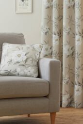 Dreams & Drapes 'Eve' Filled 100% Cotton Cushion With Modern Floral Print in Natural - Size: 43 cm x 43 cm - thumbnail 3