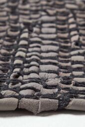 Homescapes Leather Handwoven Herringbone Rug in Grey - Size: 90 cm x 150 cm - thumbnail 4