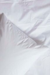 Homescapes Waterproof Pillow Protectors 40 x 80 cm, Pack of 4 in White - Size: 40 x 80 cm - thumbnail 6