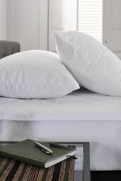 The Lyndon Company Quick Dry Quilted Mattress Protector - Deyongs 1846 in White - Size: King - thumbnail 1