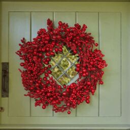 Samuel Alexander 40cm Hanging Red Berry Burst Christmas Wreath - thumbnail 2