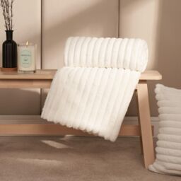 OHS Faux Fur Ribbed Fleece Throw Blanket Winter Warm Supersoft in White - Size: 120 cm x 150 cm