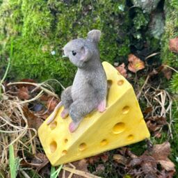 Animal Crackers Mouse On Cheese Wedge Fairy Garden Ornament - thumbnail 3