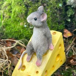 Animal Crackers Mouse On Cheese Wedge Fairy Garden Ornament - thumbnail 2