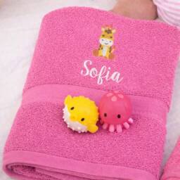 Duncan Stewart Kid's Personalised Giraffe Bath Towel in Pink - thumbnail 2