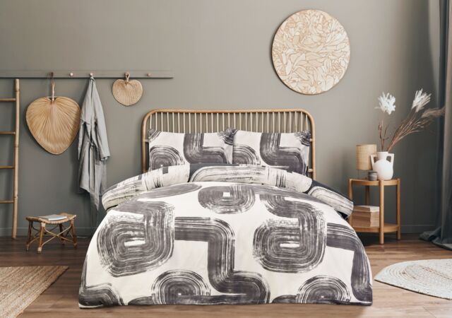 Smart Living Luxury Super Soft Reversible Elemental Geo Duvet Cover with Pillowcase in Black - Size: Double - image 1