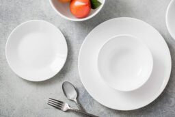 Glim & Glam Dinner Set 18 Piece Crockery Plates Bowls Set in White - thumbnail 2