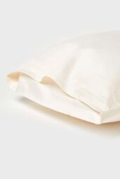 Homescapes Sateen Cotton Kids Pillowcases 40 x 60 cm 400 Thread Count, 2 Pack in Cream - thumbnail 2