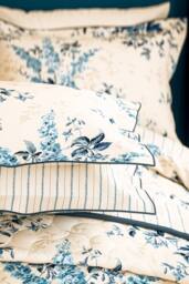 V&A 'Larkspur Meadow' Cotton Duvet Cover Set in Blue - Size: Single - thumbnail 4