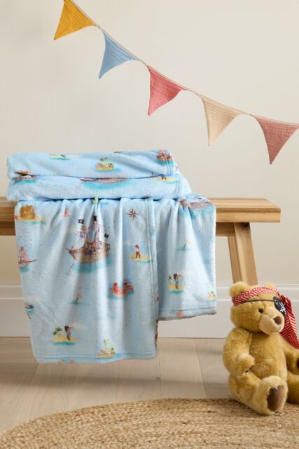 Belle & Boo 'Pirates' Cosy Fleece Blanket Throw in Blue - Size: 150 cm × 200 cm - image 1