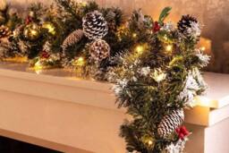 Marco Paul 6ft Pre-Lit Snow Dusted Christmas Garland in Green - thumbnail 4