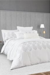 Nalu Nicole Scherzinger 'Dalisay' Cotton Sateen Duvet Set in White - Size: King - thumbnail 1