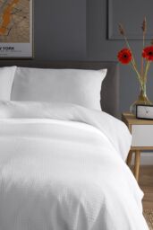 The Lyndon Company St Quentin 100% Cotton Reversible Duvet Bedlinen - Deyongs 1846 in White - Size: Double - thumbnail 3