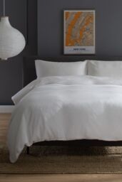 The Lyndon Company St Quentin 100% Cotton Reversible Duvet Bedlinen - Deyongs 1846 in White - Size: Double