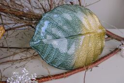 Sienna Glass Glass Plate Leaf Design Green & Gold - thumbnail 6