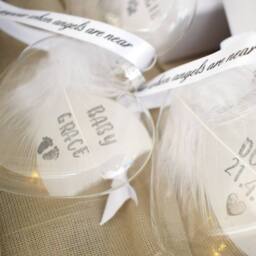 Amaya Rose Ltd White Feather Personalised Christmas Decoration. Gift Boxed Bauble in Clear - thumbnail 9