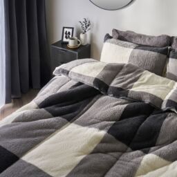 OHS Check Coverless Duvet Pillowcase Bedding Set Teddy Fleece Gingham Quilt 10.5 TOG in Light Grey - Size: King - thumbnail 2