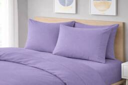 Homes-Linen Plain Dyed Polycotton Duvet Cover Set with Pillowcases in Lilac - Size: King - thumbnail 2