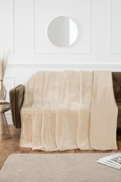 Rapport Home Ribbed Mink Faux Fur Blanket Throw in Ivory - Size: 150 cm × 200 cm - image 1