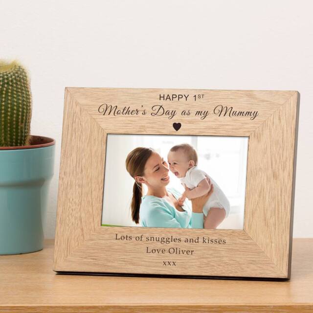 Uniqueful Women's Personalised 1st Mothers Day Wood Picture Frame 6x4 for Mum in Brown - image 1