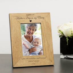 Uniqueful Women's Personalised 1st Mothers Day Wood Picture Frame 6x4 for Mum in Brown - thumbnail 5
