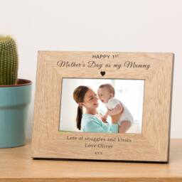 Uniqueful Women's Personalised 1st Mothers Day Wood Picture Frame 6x4 for Mum in Brown