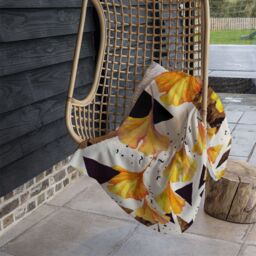 Benjamin Tate Design Orange Flowers & Triangles Blanket in Natural - Size: 120 cm x 150 cm - thumbnail 4