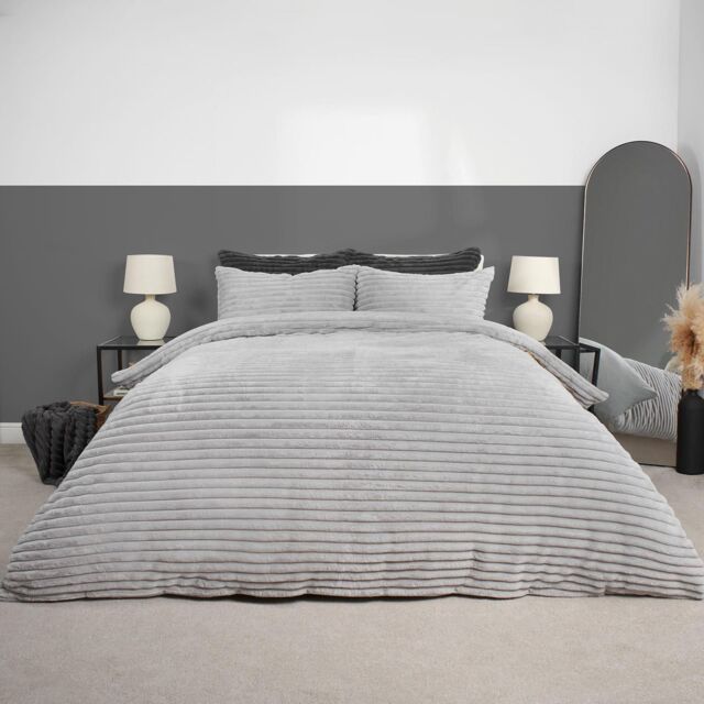 OHS Ribbed Duvet Cover Faux Fur Winter Warm Bedding Set in Silver - Size: Super King - image 1