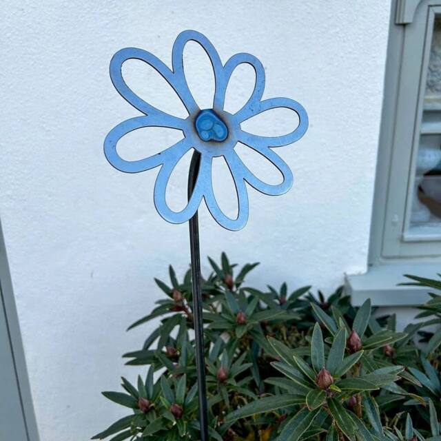 Poppyforge 1 Feet Flowering Daisy Plant Pin (Pack of 3) Bare Metal/Ready to Rust in Light Blue