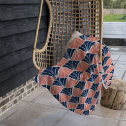 Benjamin Tate Design Navy & Pink Geometric Shells Blanket in Natural - Size: 120 cm x 150 cm - thumbnail 4
