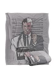 DC Comics Batman The Harvey Dent Mugshot Blanket 152 x 127 cm in White - thumbnail 2
