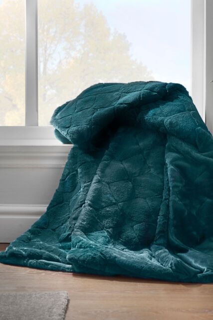 Catherine Lansfield 'Cosy Diamond' Blanket Throw in Green - Size: 130 cm x 170 cm - image 1
