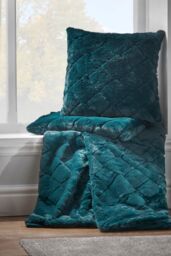 Catherine Lansfield 'Cosy Diamond' Blanket Throw in Green - Size: 130 cm x 170 cm - thumbnail 2