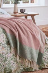 Morris & Co 'Strawberry Thief - Severne' Throw 130X170cm in Light Pink - Size: 130X170 cm - thumbnail 2