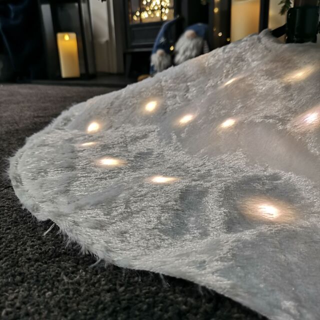 Samuel Alexander 90cm USB Powered Light up White Fur Fabric Christmas Tree Skirt with LEDs - image 1
