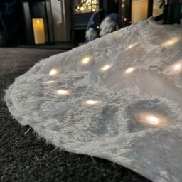 Samuel Alexander 90cm USB Powered Light up White Fur Fabric Christmas Tree Skirt with LEDs