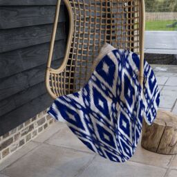Benjamin Tate Design Tribal Art Ikat Ogee In Traditional Classic Blue Blanket in Natural - Size: 120 cm x 150 cm - thumbnail 4