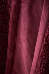 Catherine Lansfield 'So Soft Velvet Boucle' Blanket Throw in Red - Size: 130 cm x 170 cm - thumbnail 2