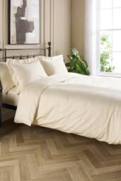 Hotel Pure Luxury 5 Star Duvet Cover Set in Cream - Size: King - thumbnail 1