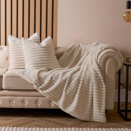 OHS 2 x Faux Fur Thick Rib Filled Cushion Covers in Natural - Size: 45 cm x 45 cm - thumbnail 3